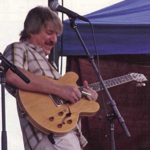 joe-yellowscene-200609-crop-600x600-webMed Joe Bear is the MetaVerse Musician